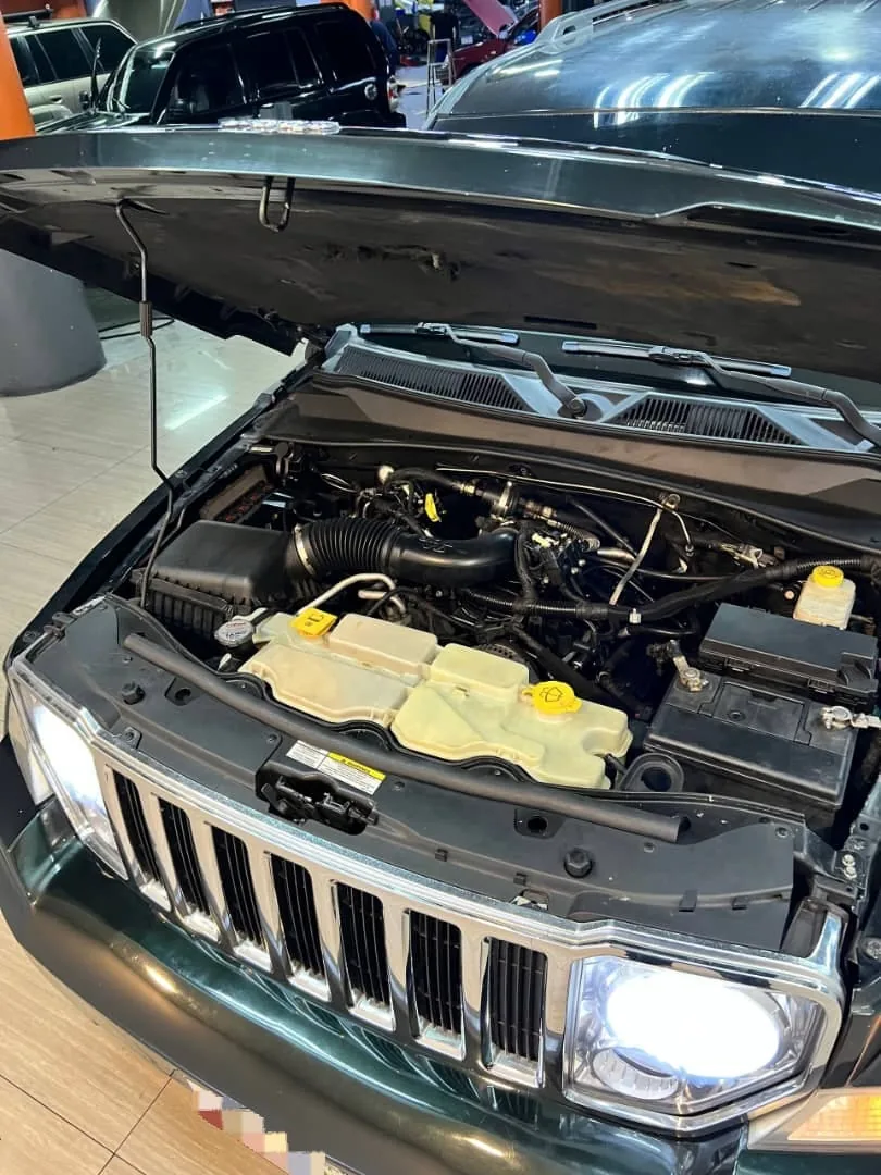 Camioneta Jeep Cherokee kk 2012 A en Libertador — foto 7