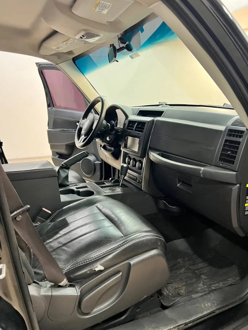 Camioneta Jeep Cherokee kk 2012 A en Libertador — foto 8