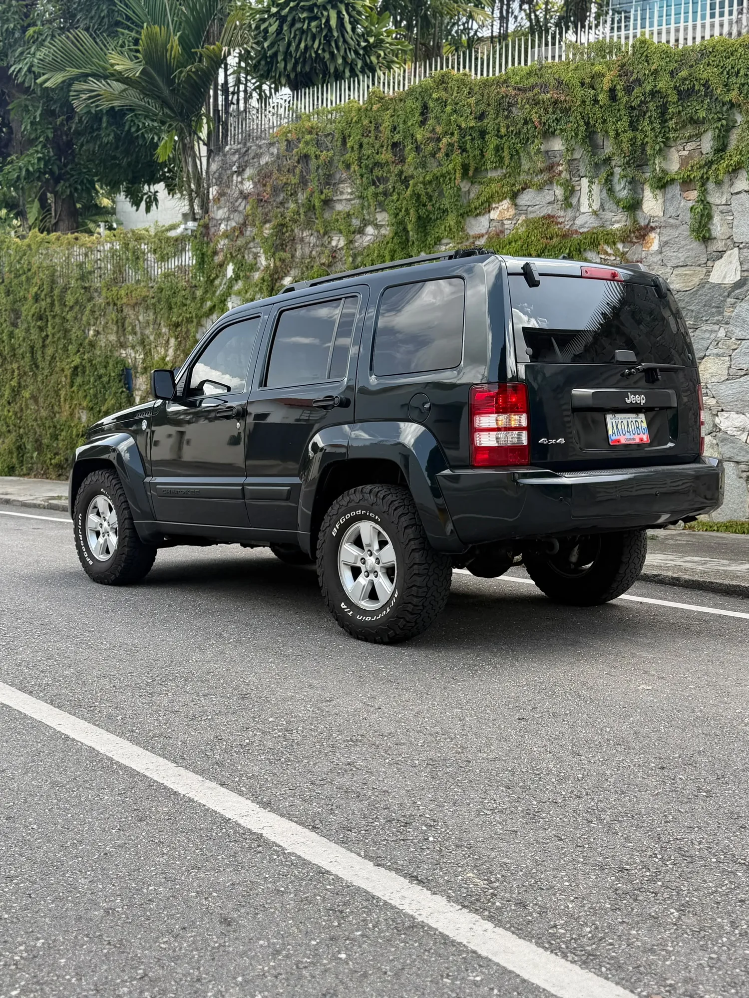 Camioneta Jeep Cherokee kk 2013 A en Libertador — foto 3