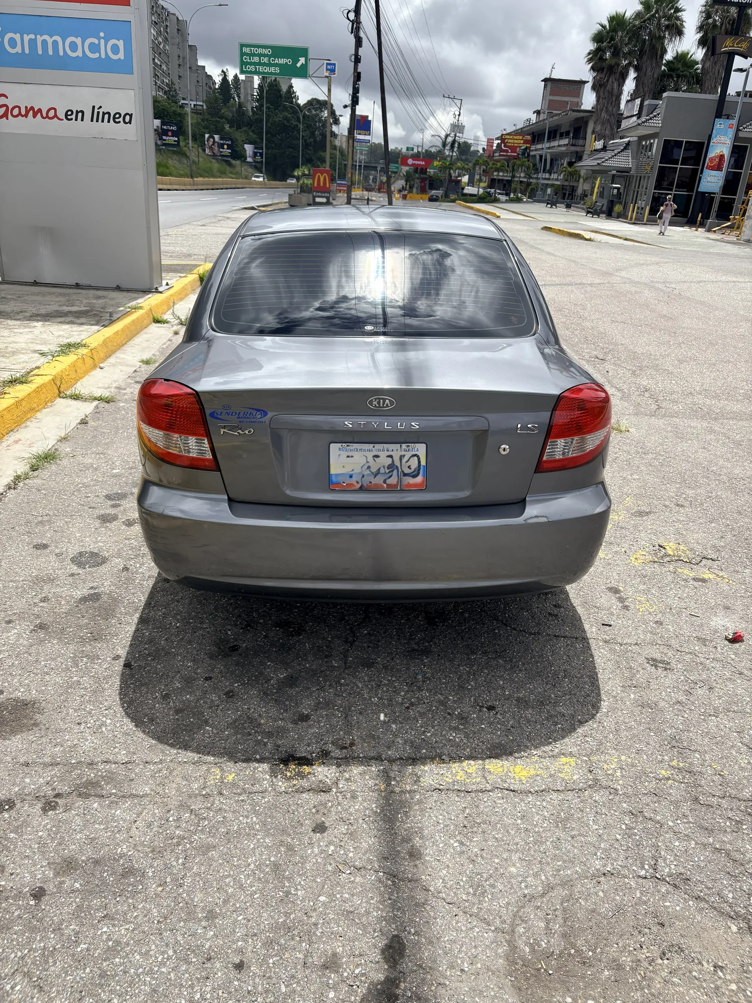 Sedán Kia Rio 2012 Stylus en San Antonio de Los Altos — foto 6