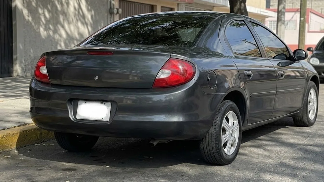 Sedán Mitsubishi L200 2001 en Valencia — foto 2