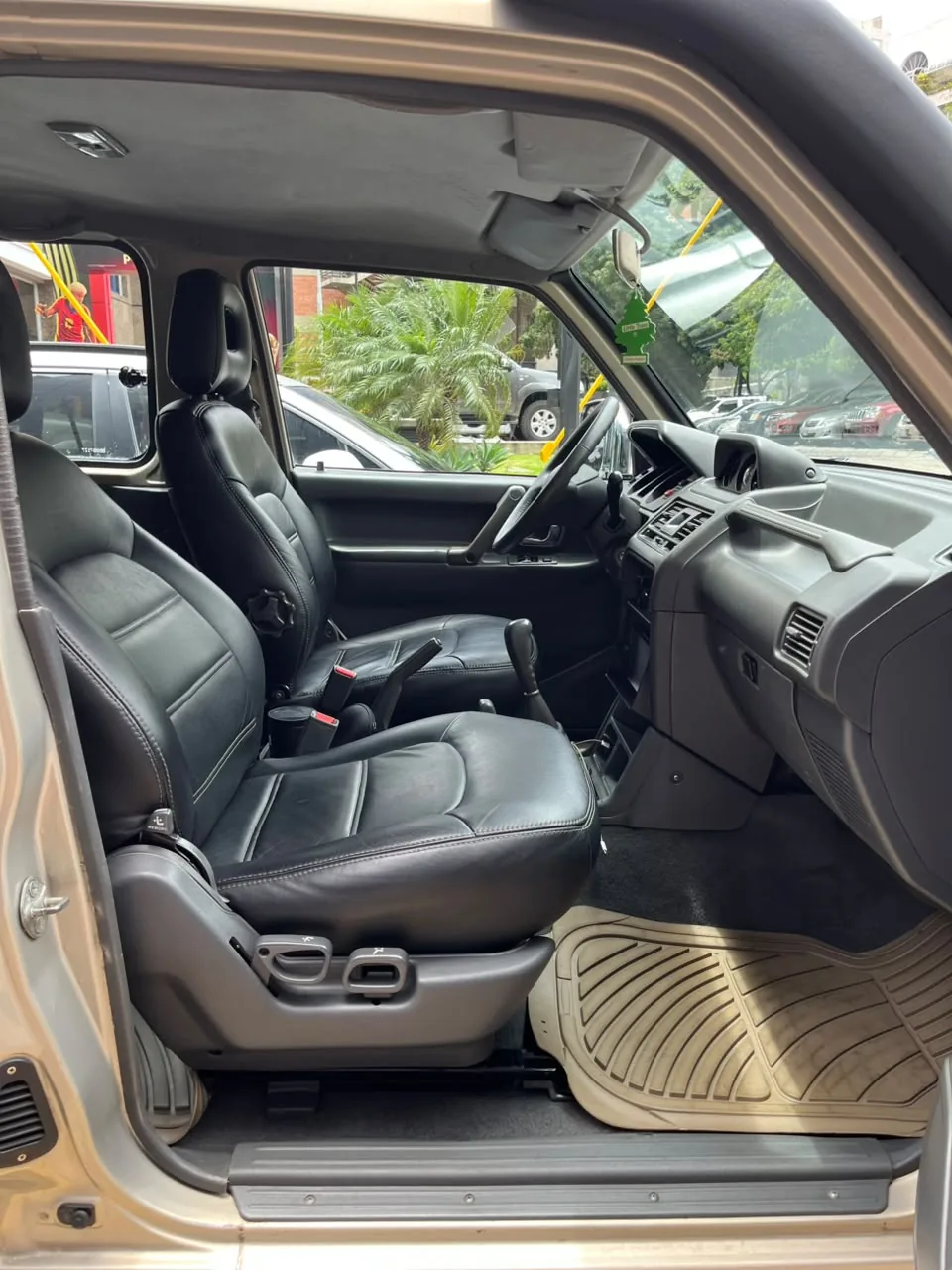 Camioneta Mitsubishi Montero 2008 en Caracas — foto 7