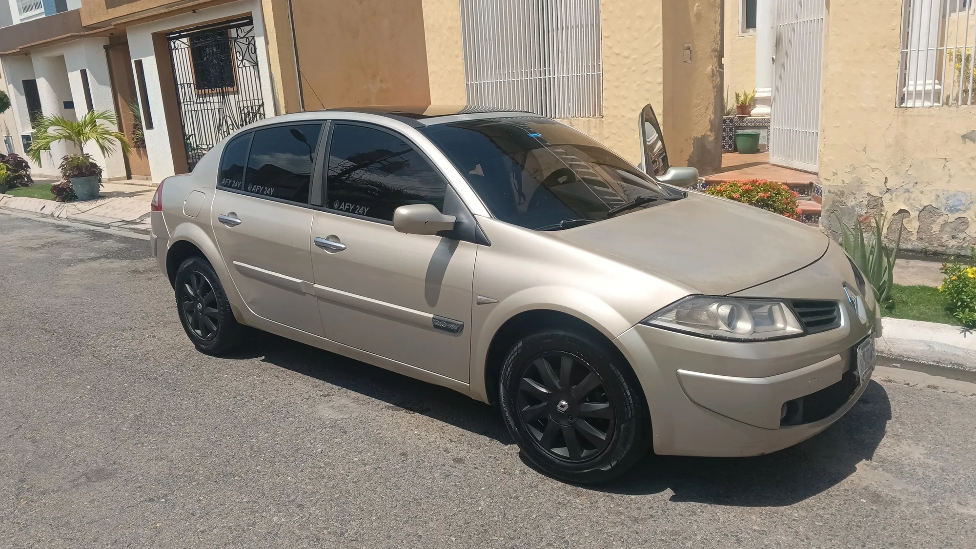 Sedán Renault Megane 2007 Fase 2 en Barcelona — foto 2