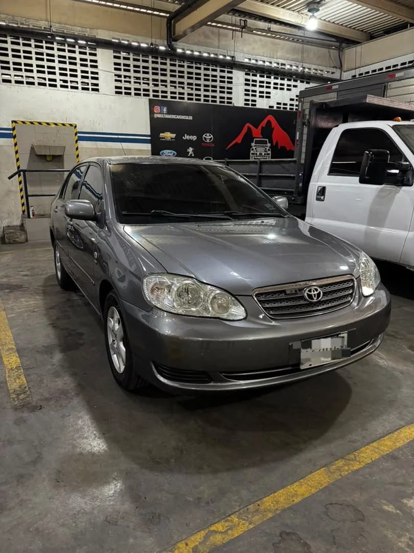 Sedán Toyota Corolla 2008 GLI en Caracas — foto 5