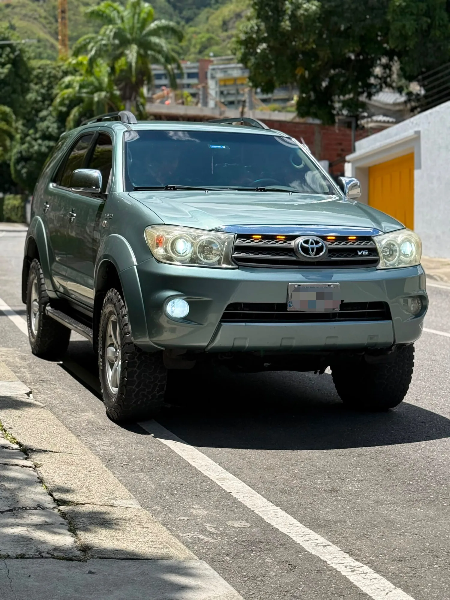 Camioneta Toyota Fortuner 2010 A en Libertador — foto 2