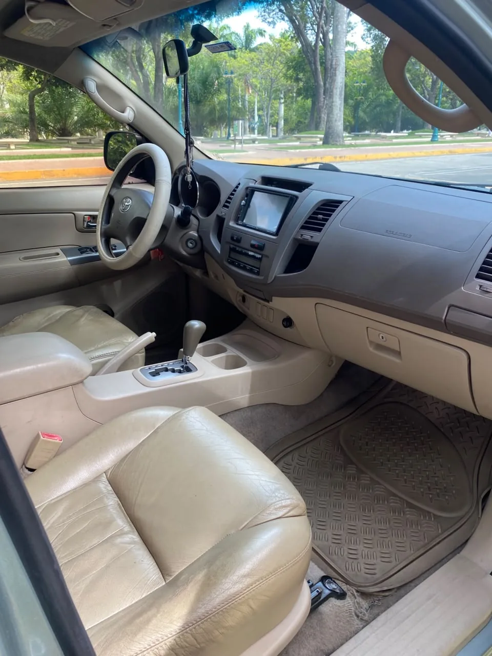 Camioneta Toyota Fortuner 2027 SR5 en Caracas — foto 3