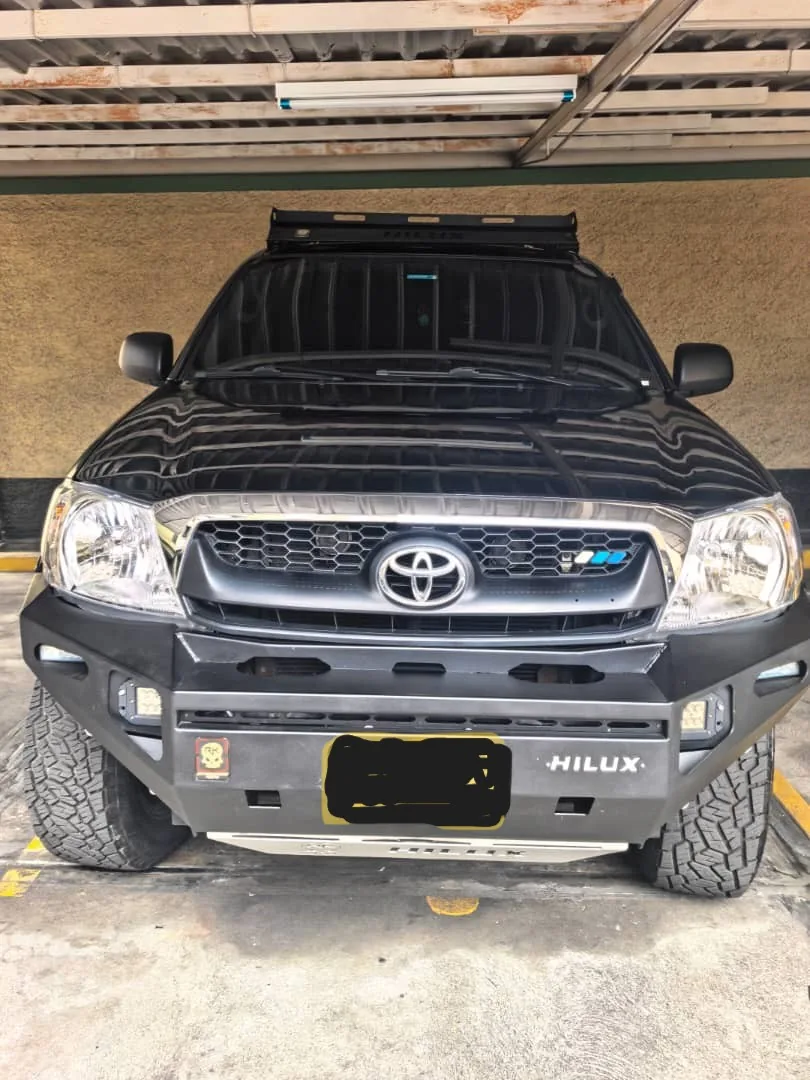 Camioneta Toyota Hilux 2011 2.7 sinconica en Chacao, Caracas