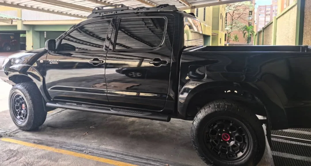 Camioneta Toyota Hilux 2011 2.7 sinconica en Chacao, Caracas — foto 2