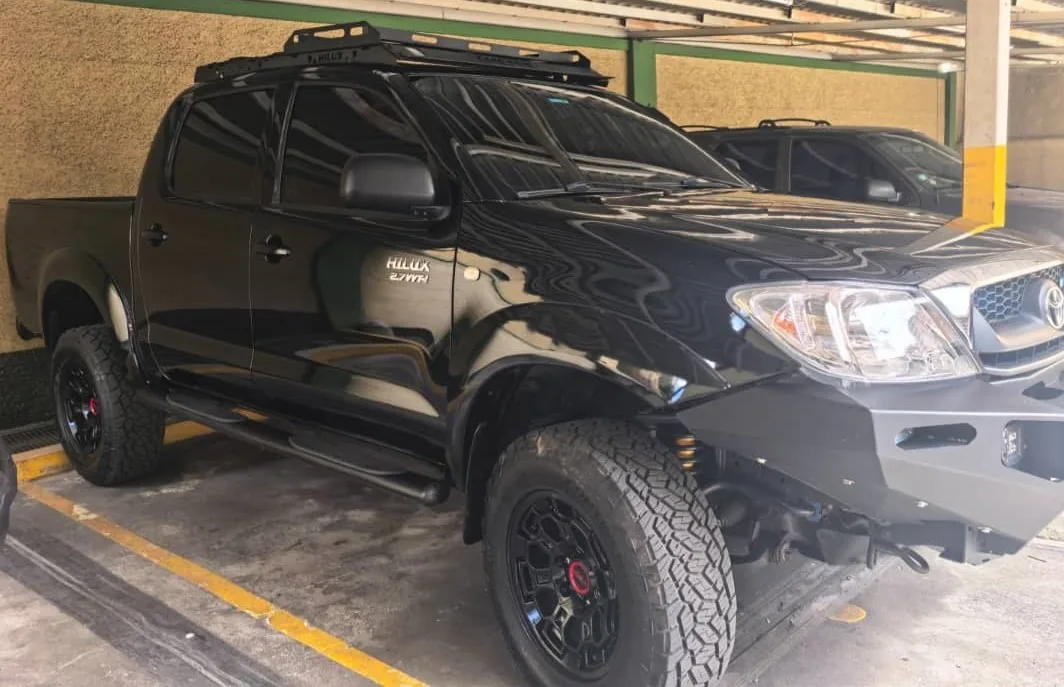 Camioneta Toyota Hilux 2011 2.7 sinconica en Chacao, Caracas — foto 3