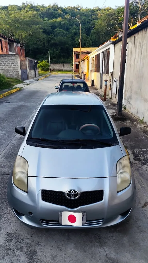 Coupé Toyota Yaris 2007 sport en Guatire — foto 2