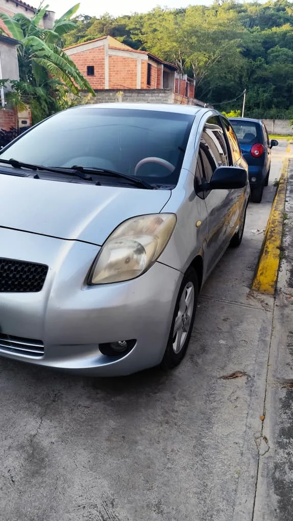 Coupé Toyota Yaris 2007 sport en Guatire — foto 3