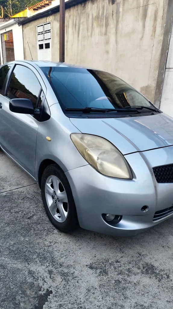 Coupé Toyota Yaris 2007 sport en Guatire — foto 4
