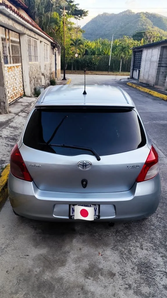 Coupé Toyota Yaris 2007 sport en Guatire — foto 6