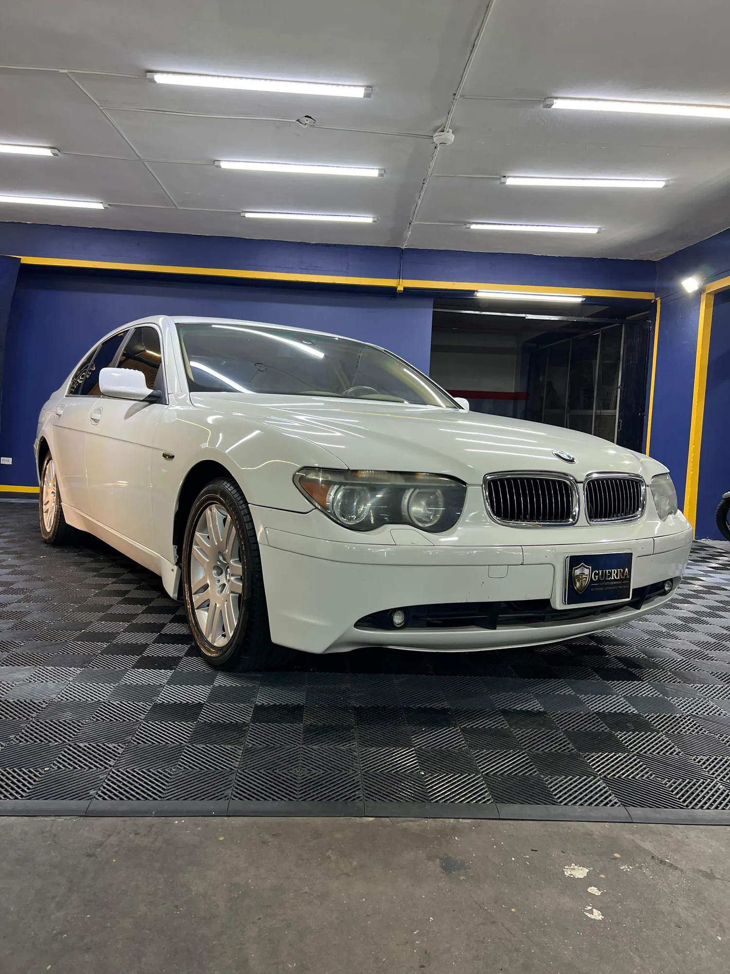 Sedán BMW 745i 2003 en Caracas — foto 4