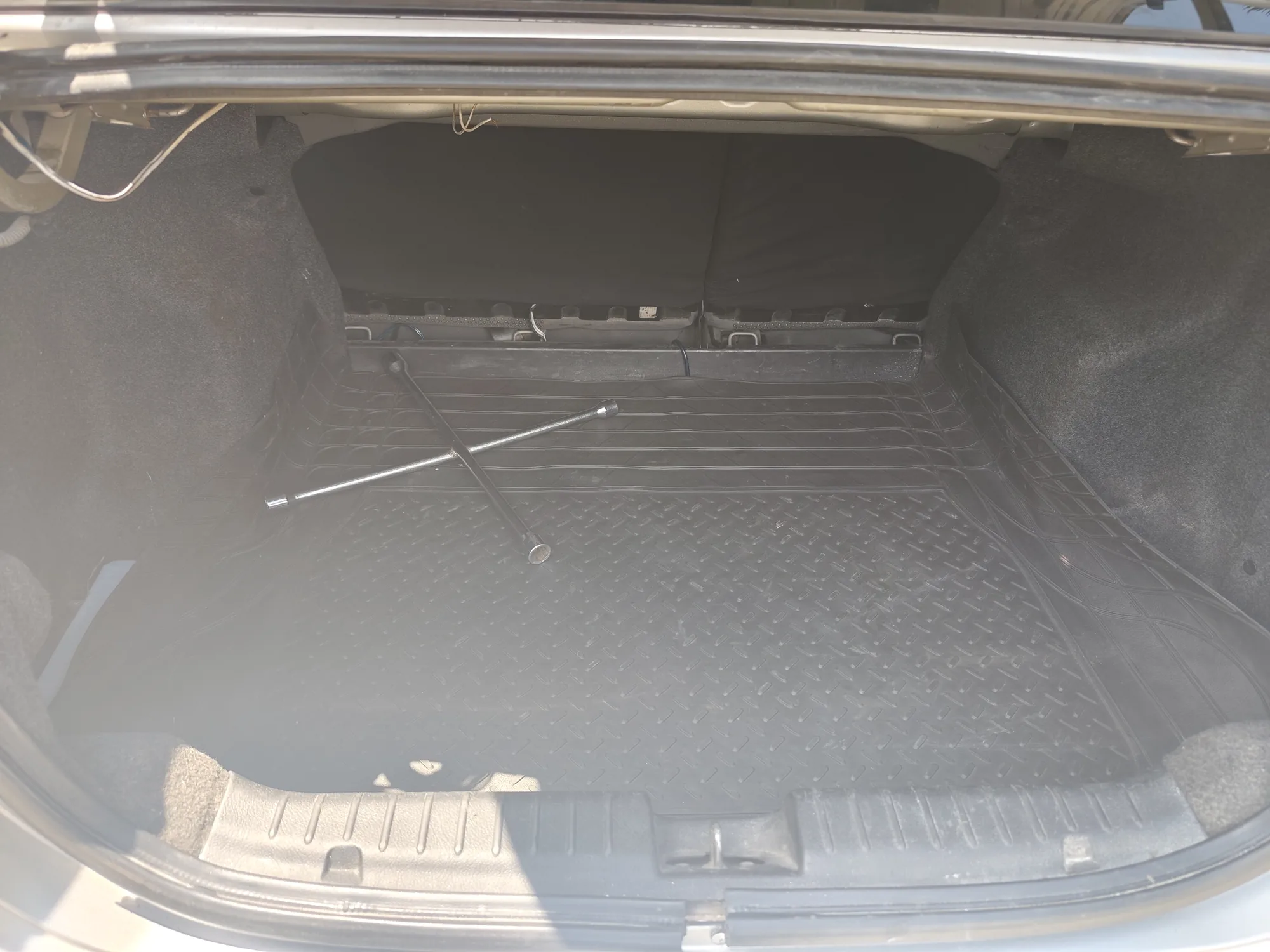 Sedán Chevrolet Aveo 2005 en Caracas — foto 10