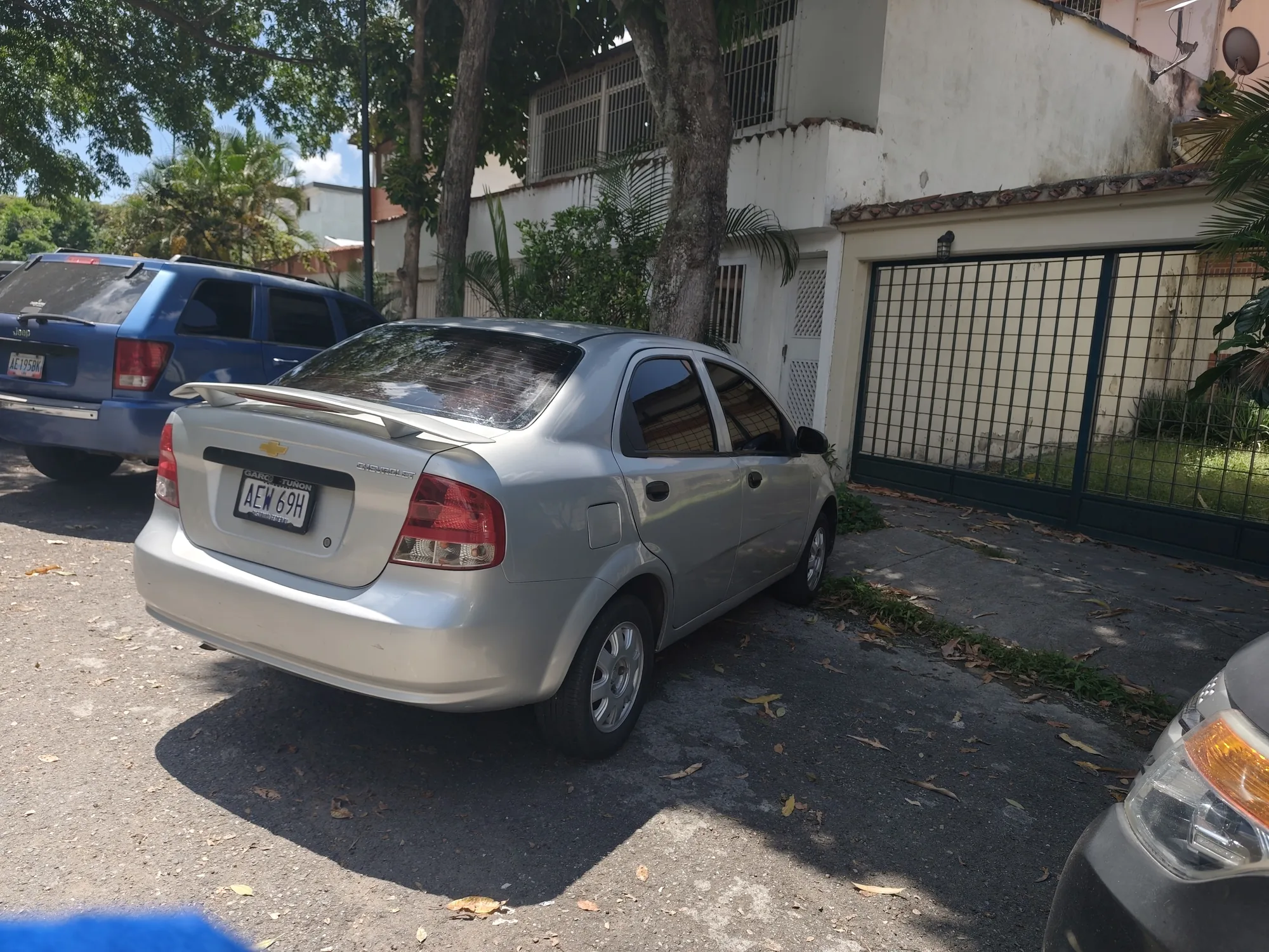 Sedán Chevrolet Aveo 2005 en Caracas — foto 4