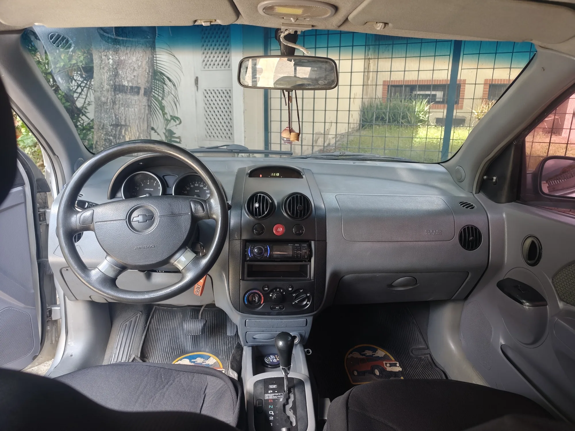 Sedán Chevrolet Aveo 2005 en Caracas — foto 6