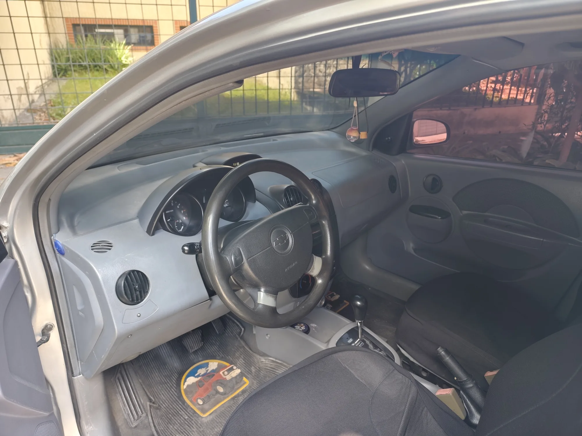 Sedán Chevrolet Aveo 2005 en Caracas — foto 7