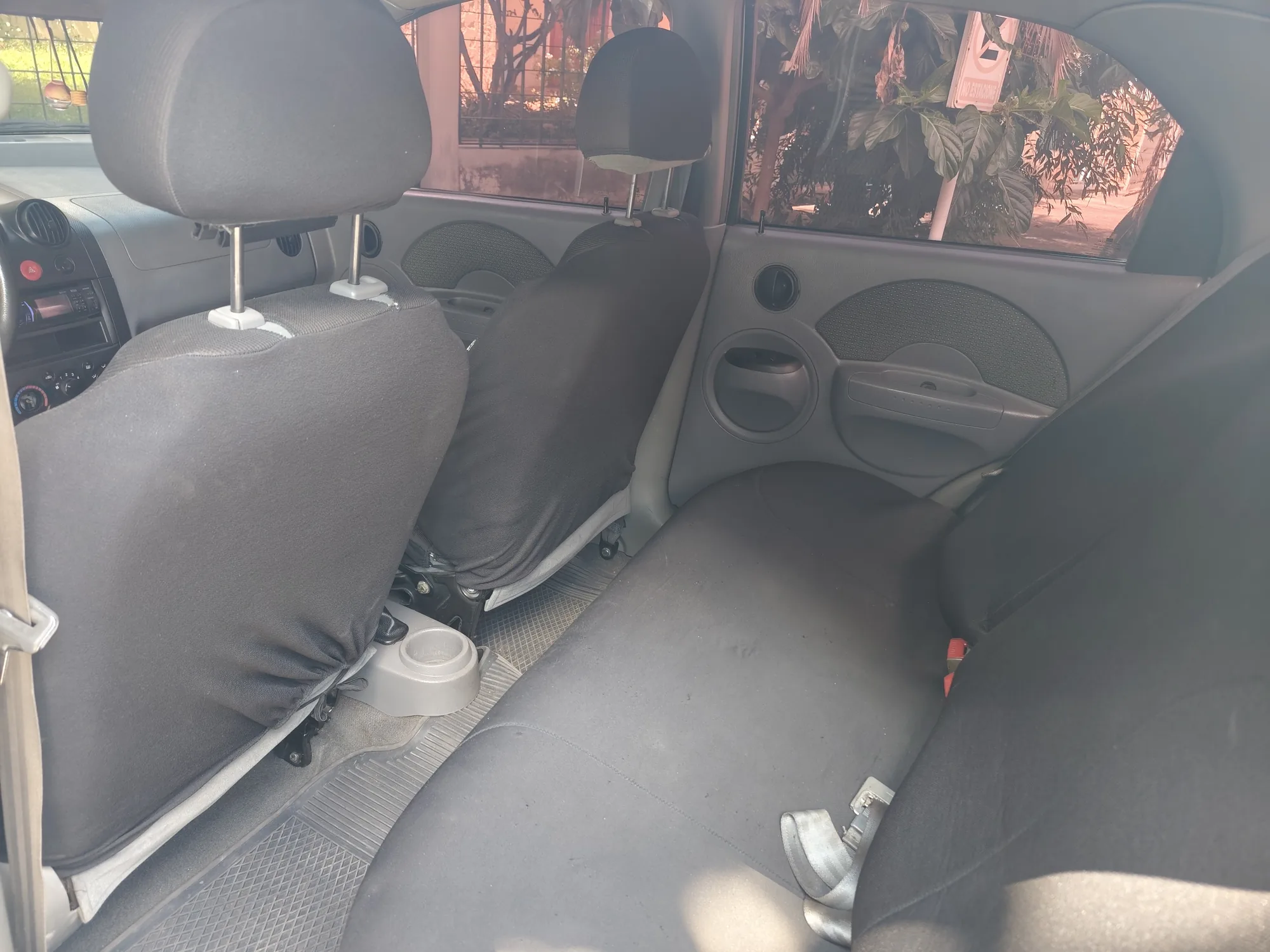 Sedán Chevrolet Aveo 2005 en Caracas — foto 8