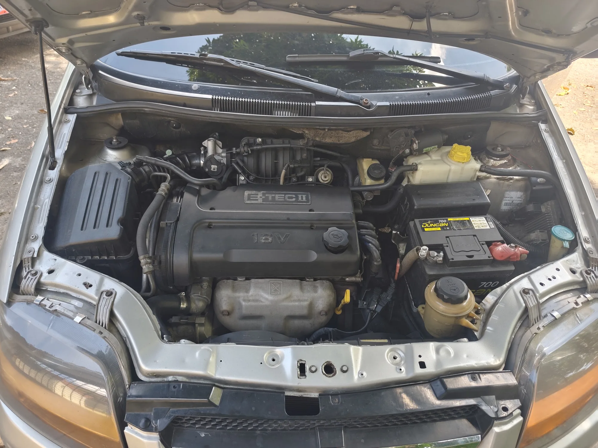 Sedán Chevrolet Aveo 2005 en Caracas — foto 9