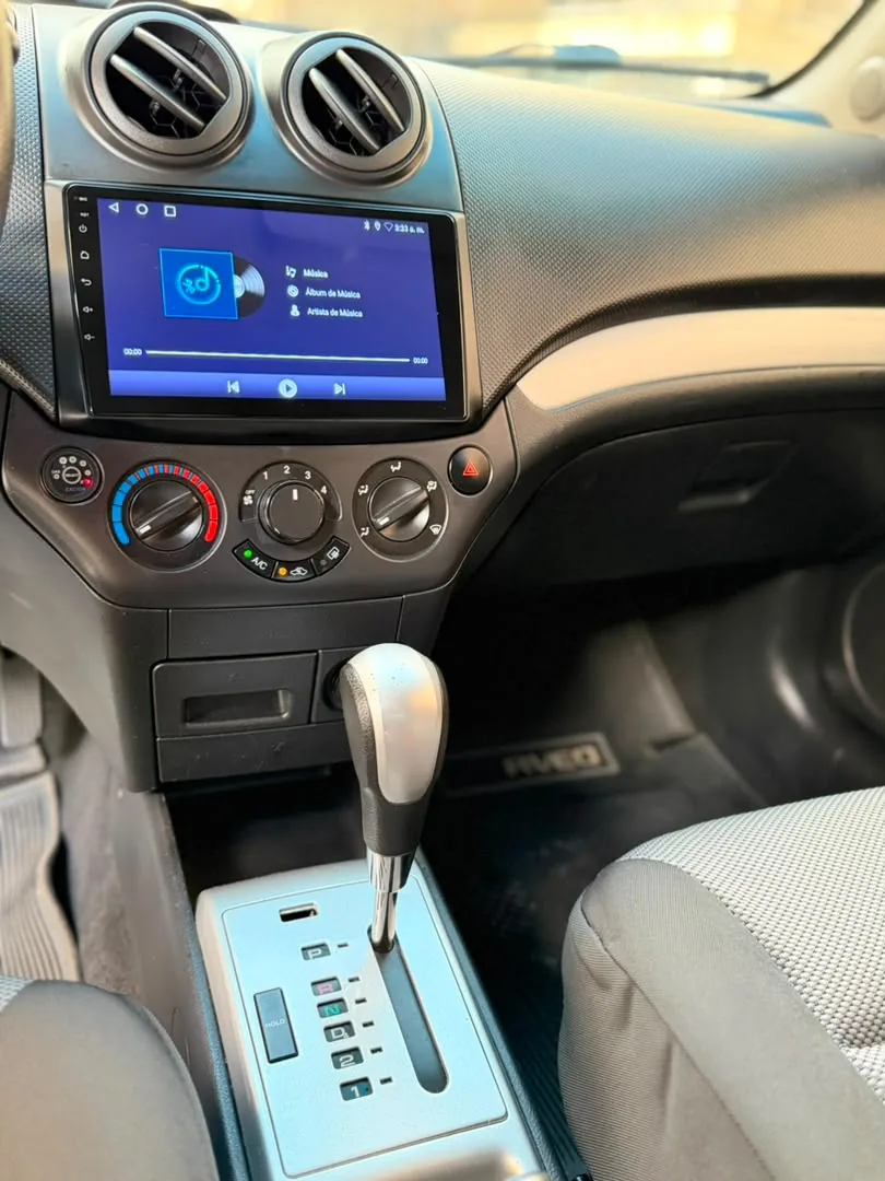 Hatchback Chevrolet Aveo 2013 en Caracas — foto 5