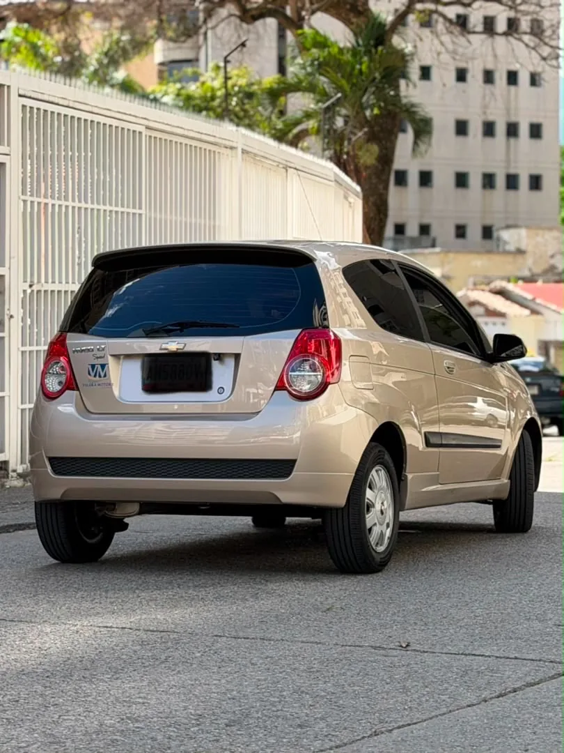 Hatchback Chevrolet Aveo 2013 en Caracas — foto 6