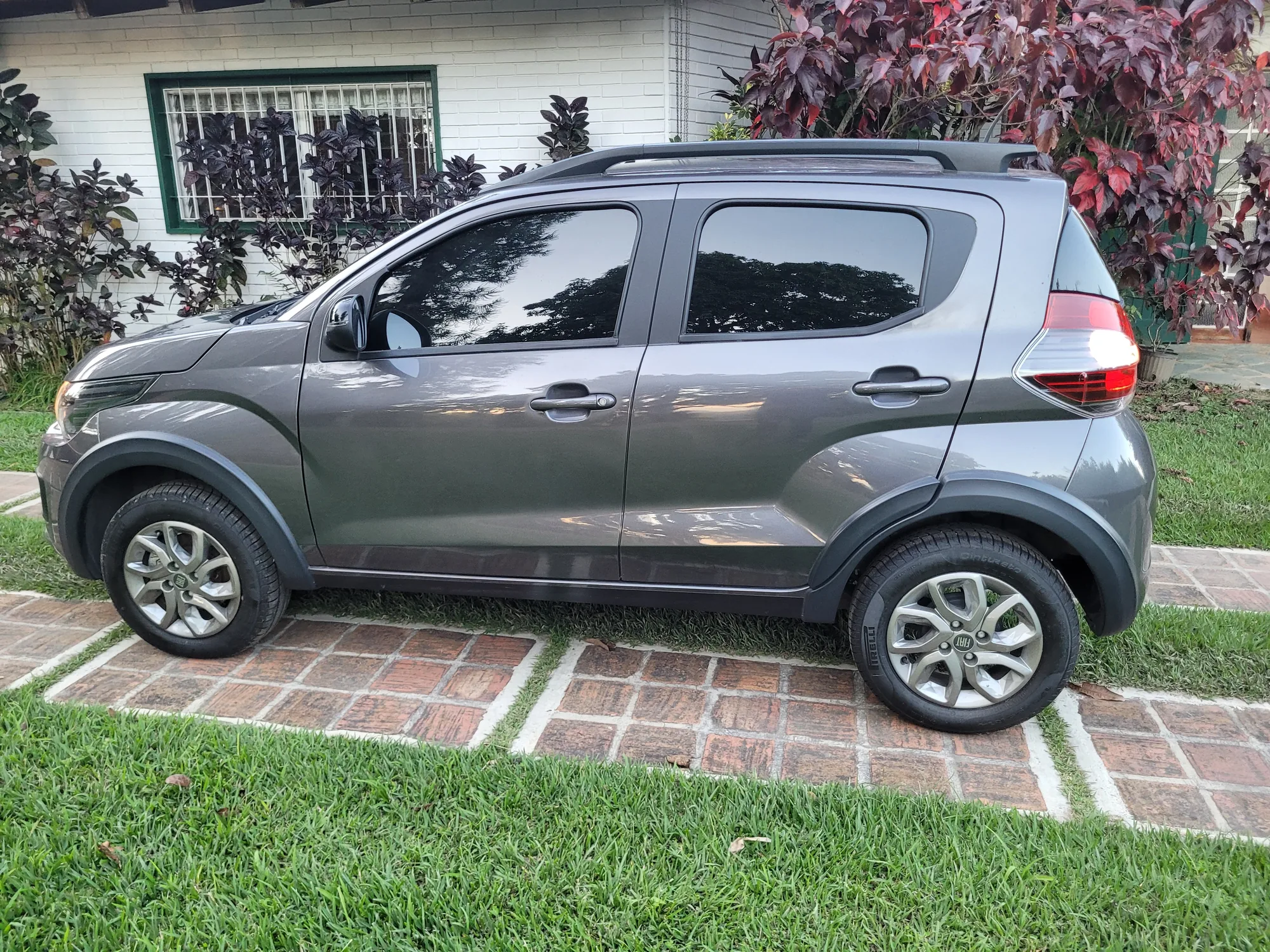 Hatchback Fiat Mobi 2024 en Caracas — foto 3