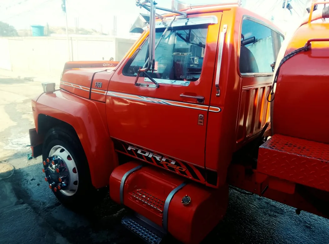 Camión Ford F-7000 1998 F-750 en Arismendi — foto 3