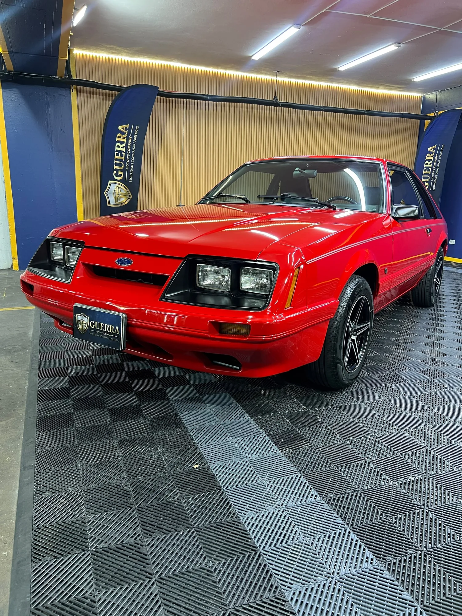 Hatchback Ford Mustang 1990 en Caracas — foto 2