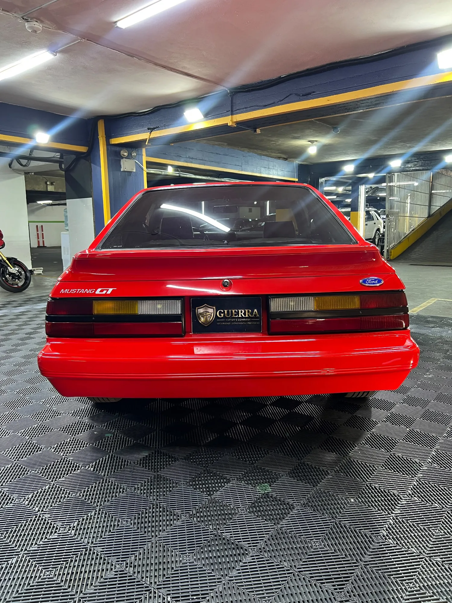 Hatchback Ford Mustang 1990 en Caracas — foto 3