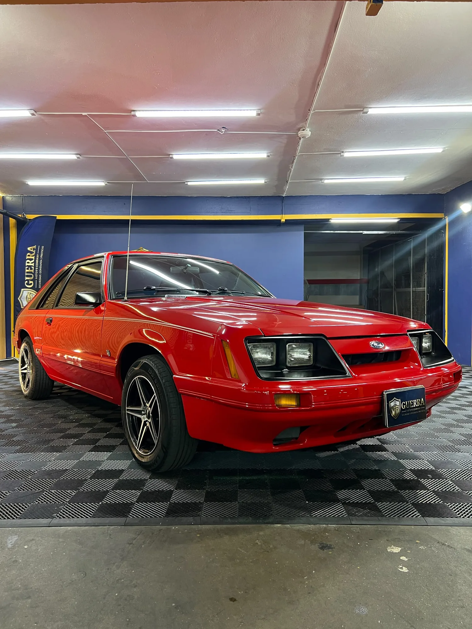 Hatchback Ford Mustang 1990 en Caracas — foto 4