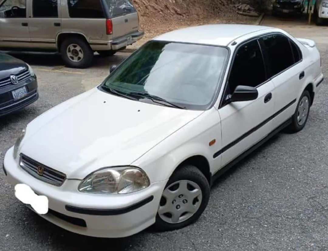 Sedán Honda Civic 1998 en Caracas — foto 3