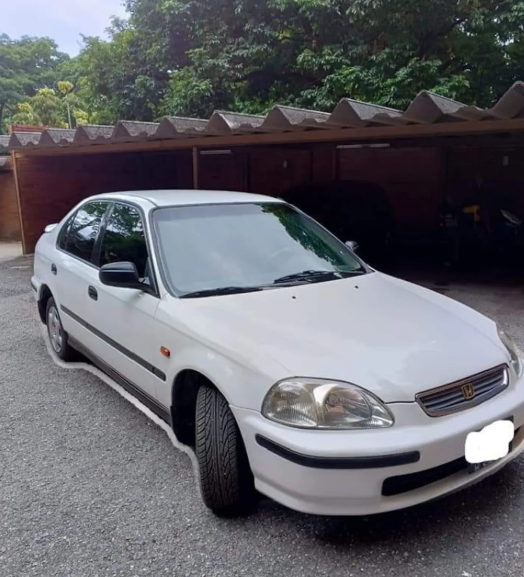 Sedán Honda Civic 1998 en Caracas — foto 6