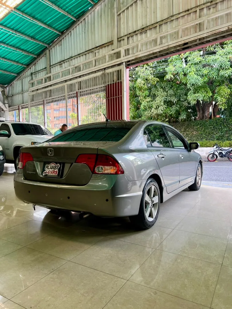 Coupé Honda Civic LXS 2007 en Caracas — foto 3
