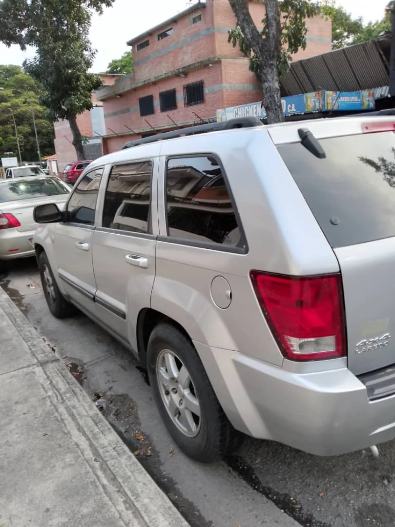 SUV Jeep Grand Cherokee L 2009 Xl en Caracas — foto 3