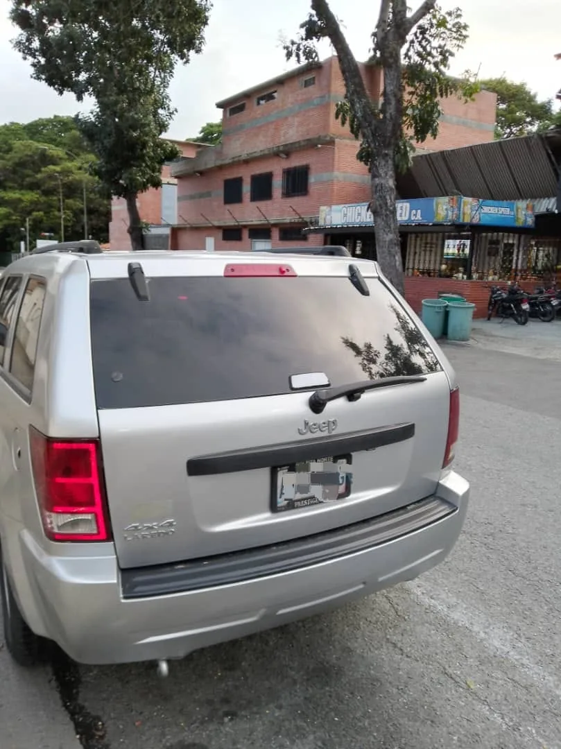 SUV Jeep Grand Cherokee L 2009 Xl en Caracas — foto 4