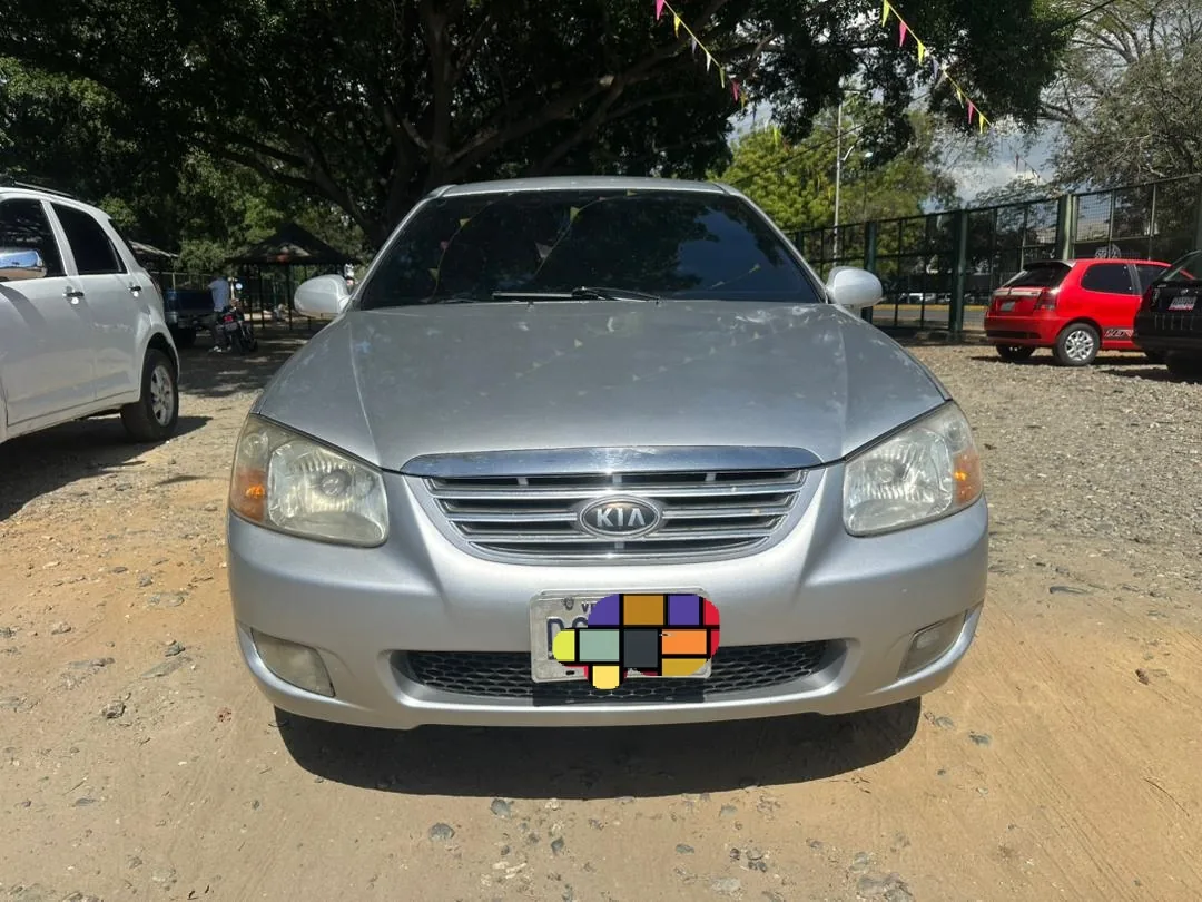 Sedán Kia Cerato 2007 en Maracay — foto 2