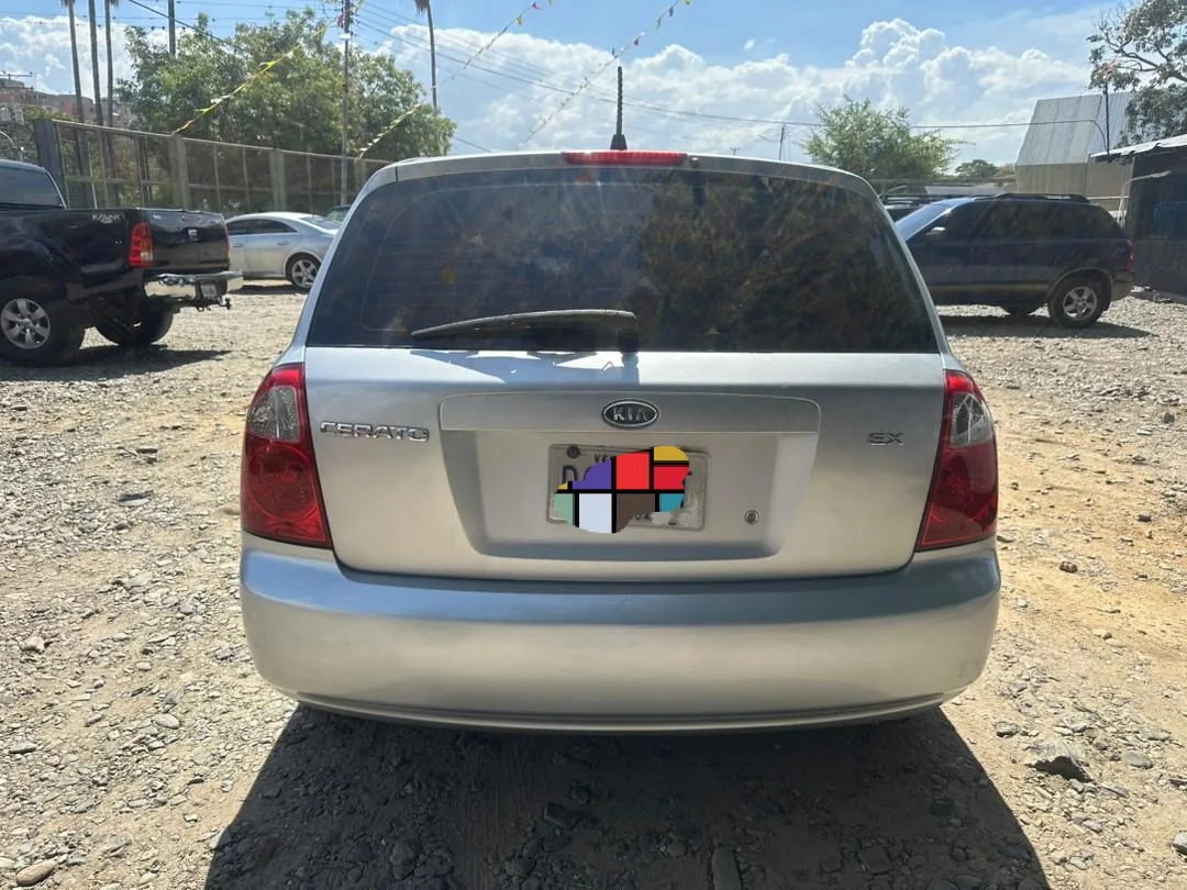 Sedán Kia Cerato 2007 en Maracay — foto 3