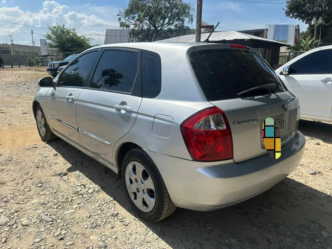 Sedán Kia Cerato 2007 en Maracay — foto 4