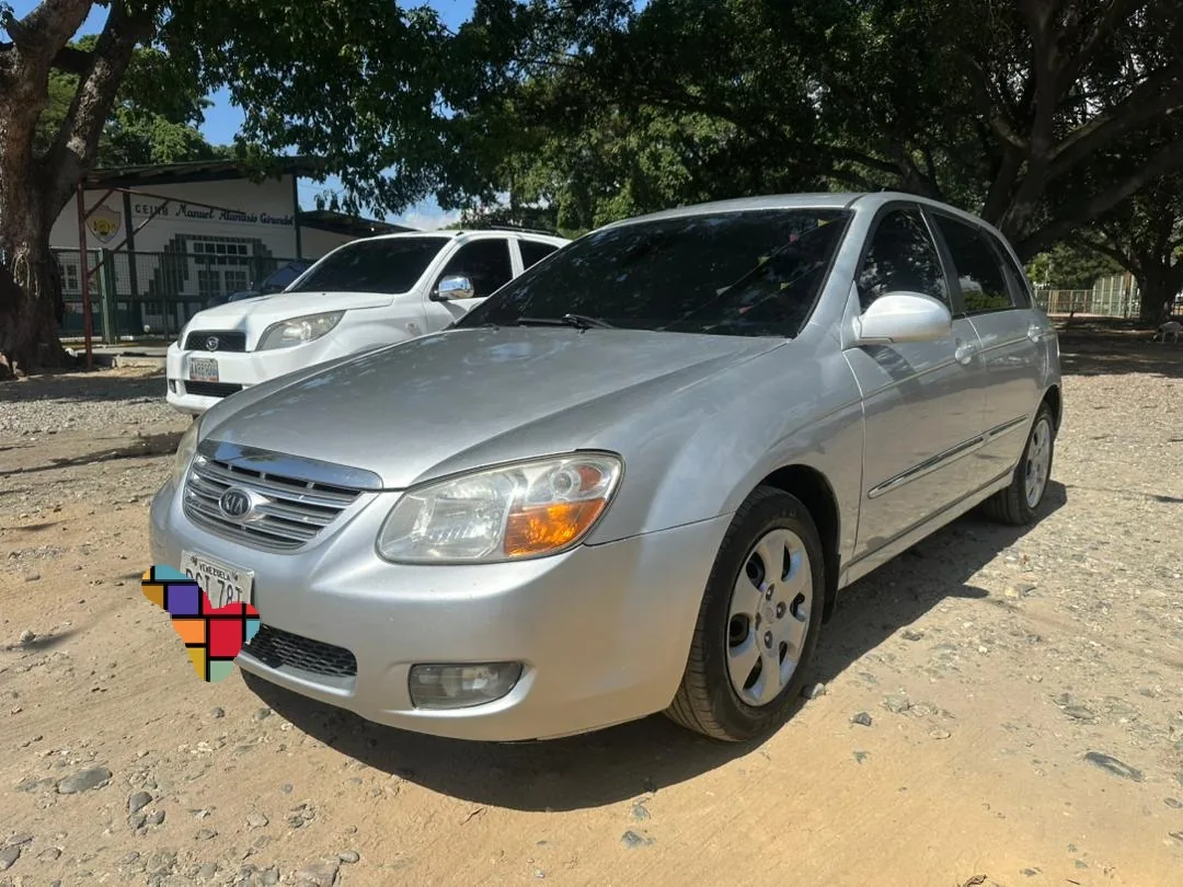 Sedán Kia Cerato 2007 en Maracay — foto 6