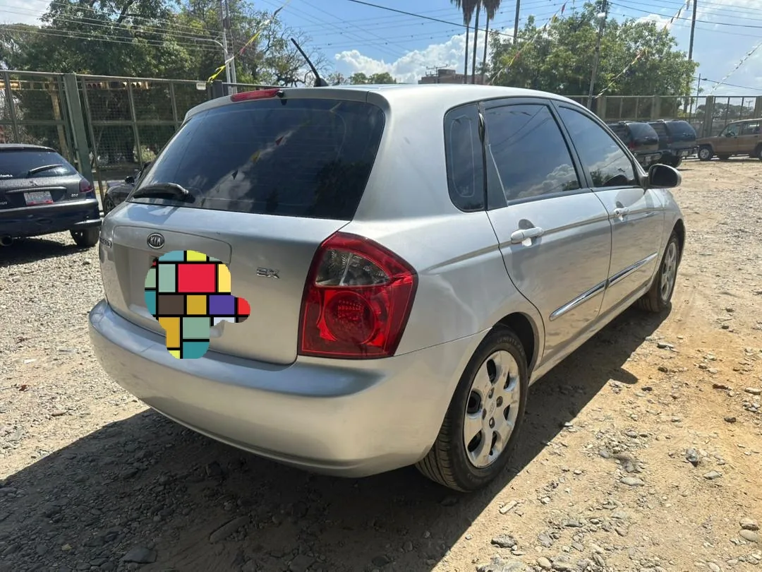 Sedán Kia Cerato 2007 en Maracay — foto 7