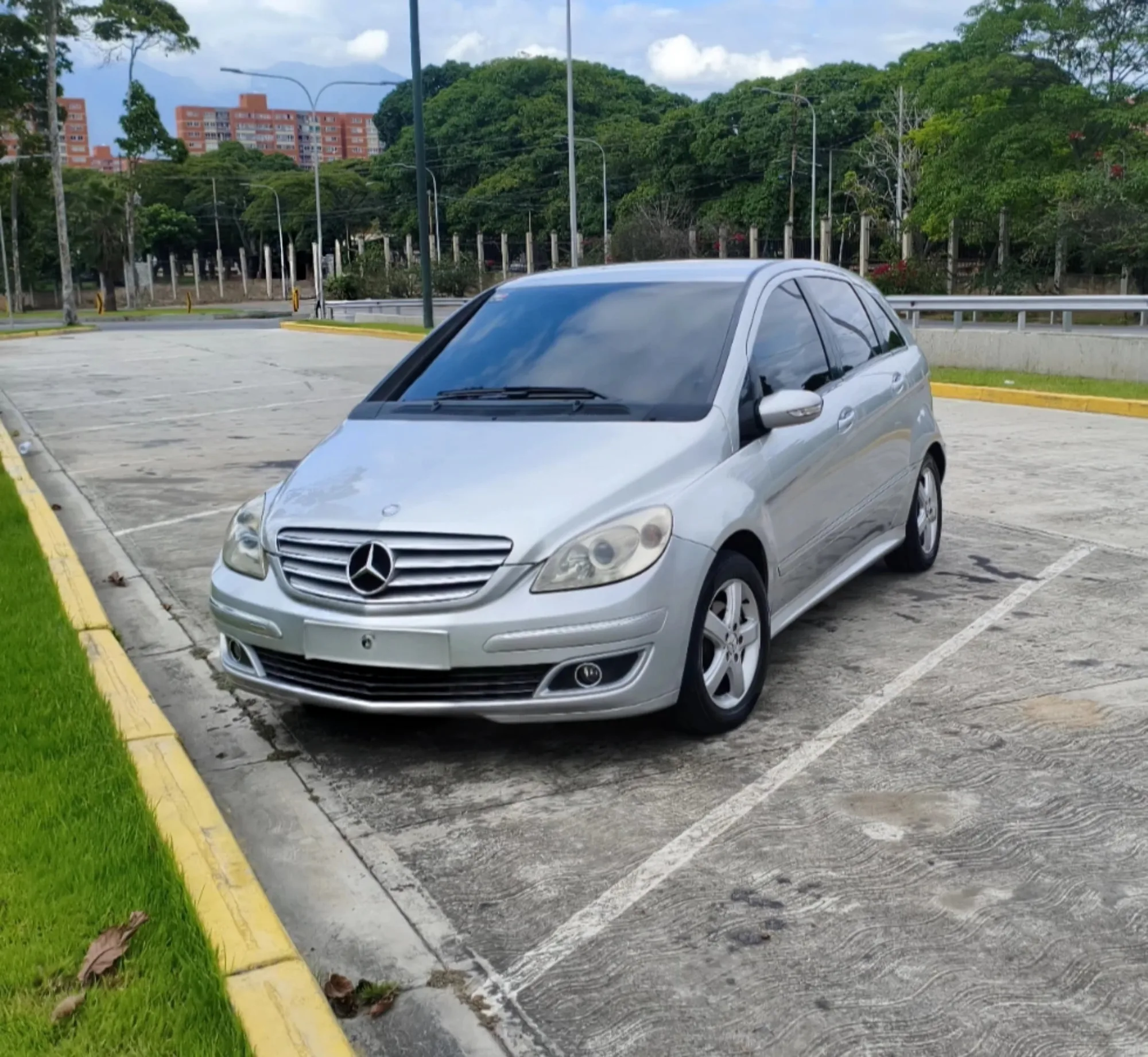 Sedán Mercedes-Benz Clase B 2006 B200 en Caracas