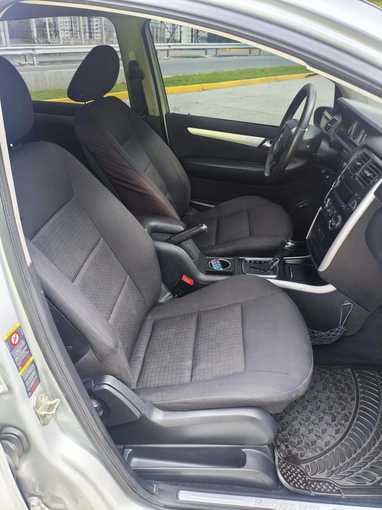 Sedán Mercedes-Benz Clase B 2006 B200 en Caracas — foto 12