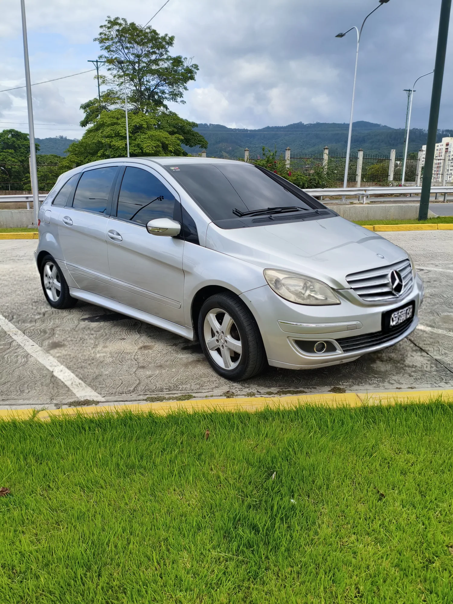 Sedán Mercedes-Benz Clase B 2006 B200 en Caracas — foto 2