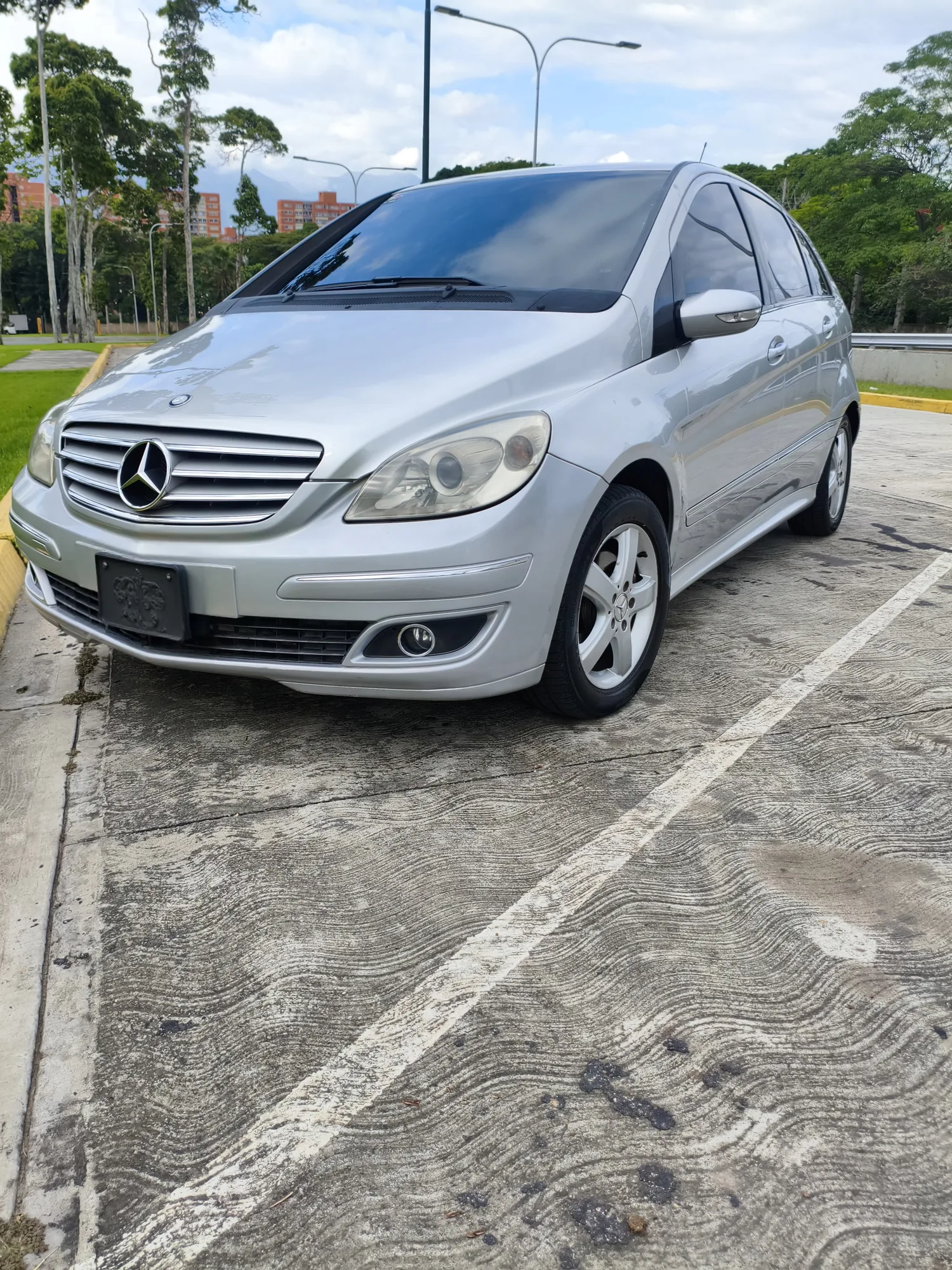 Sedán Mercedes-Benz Clase B 2006 B200 en Caracas — foto 3