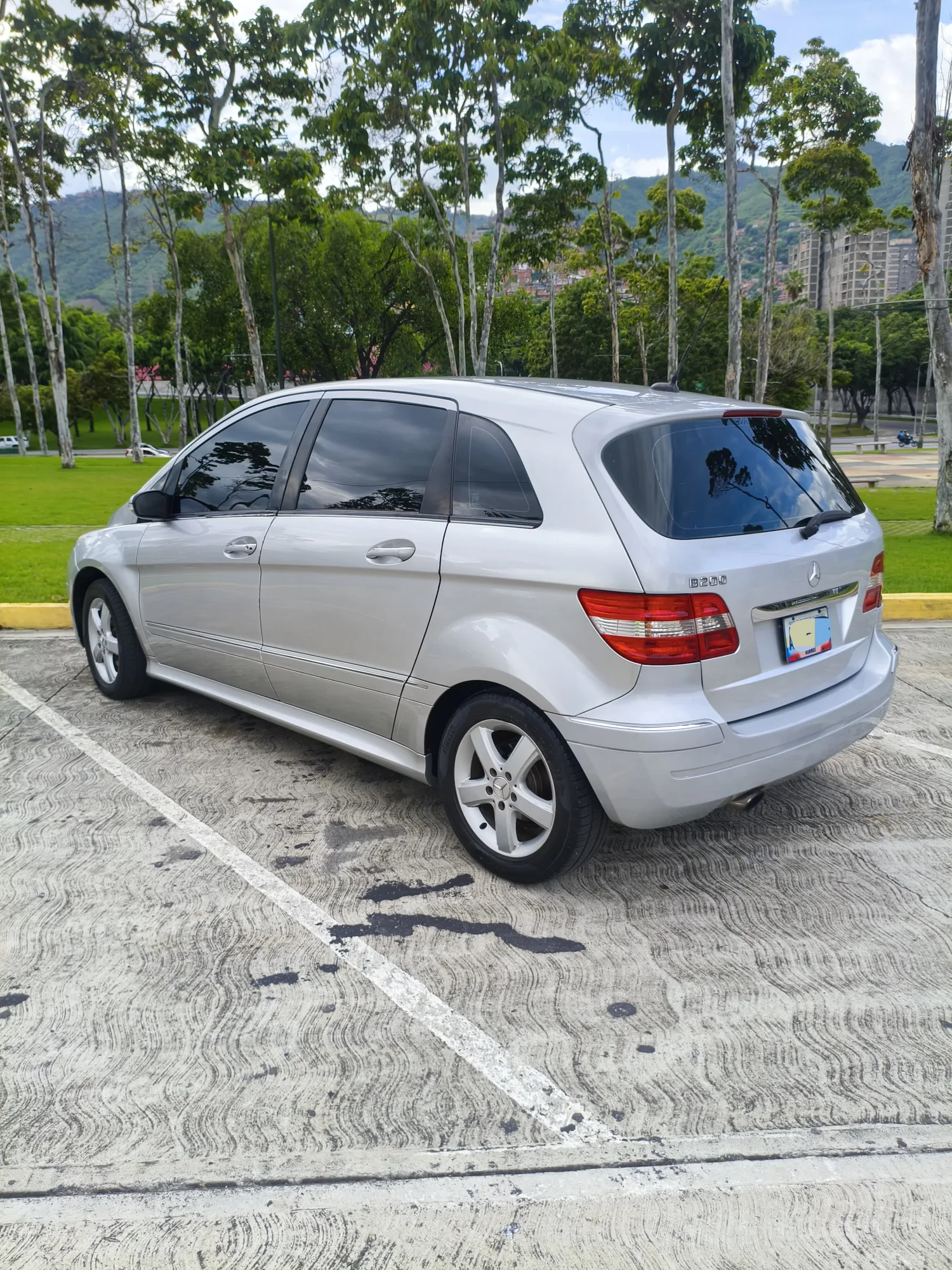Sedán Mercedes-Benz Clase B 2006 B200 en Caracas — foto 4