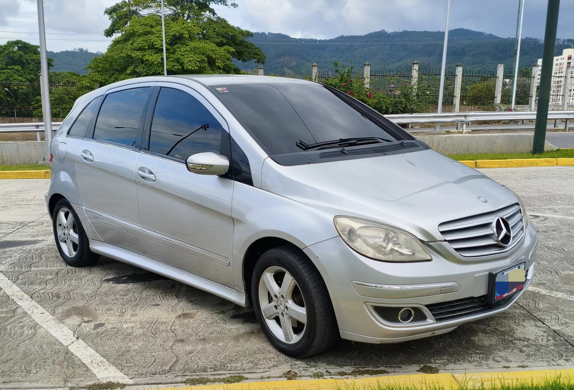 Sedán Mercedes-Benz Clase B 2006 B200 en Caracas — foto 6