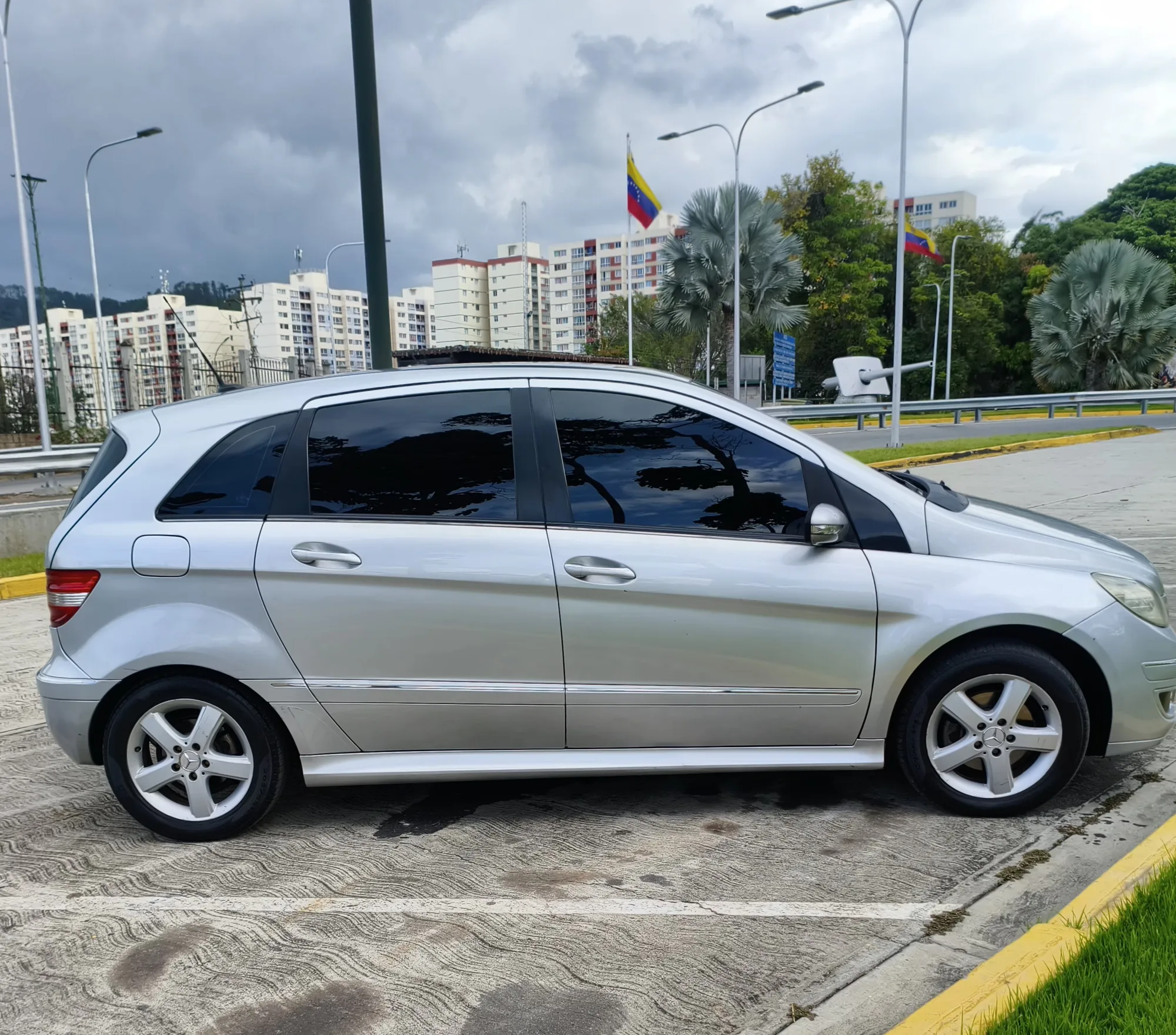 Sedán Mercedes-Benz Clase B 2006 B200 en Caracas — foto 7
