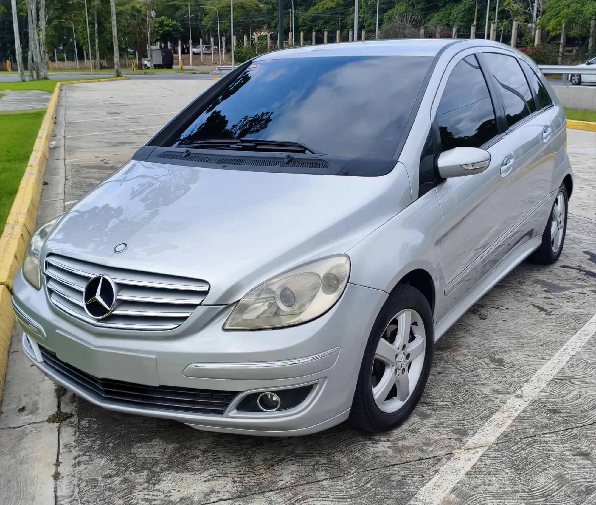 Sedán Mercedes-Benz Clase B 2006 B200 en Caracas — foto 8