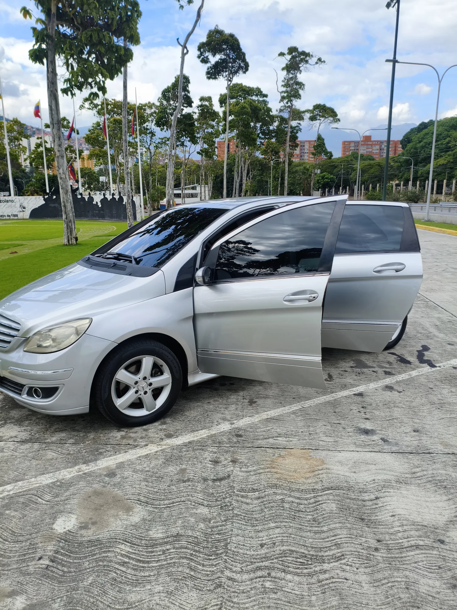 Sedán Mercedes-Benz Clase B 2006 B200 en Caracas — foto 9